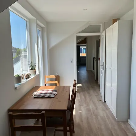 Sonnige Dachgeschosswohnung Apartment *