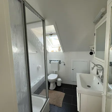 Sonnige Dachgeschosswohnung Apartment *