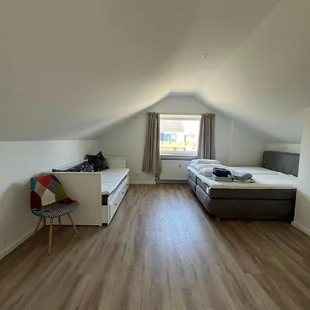 Sonnige Dachgeschosswohnung Apartment Niederdorla